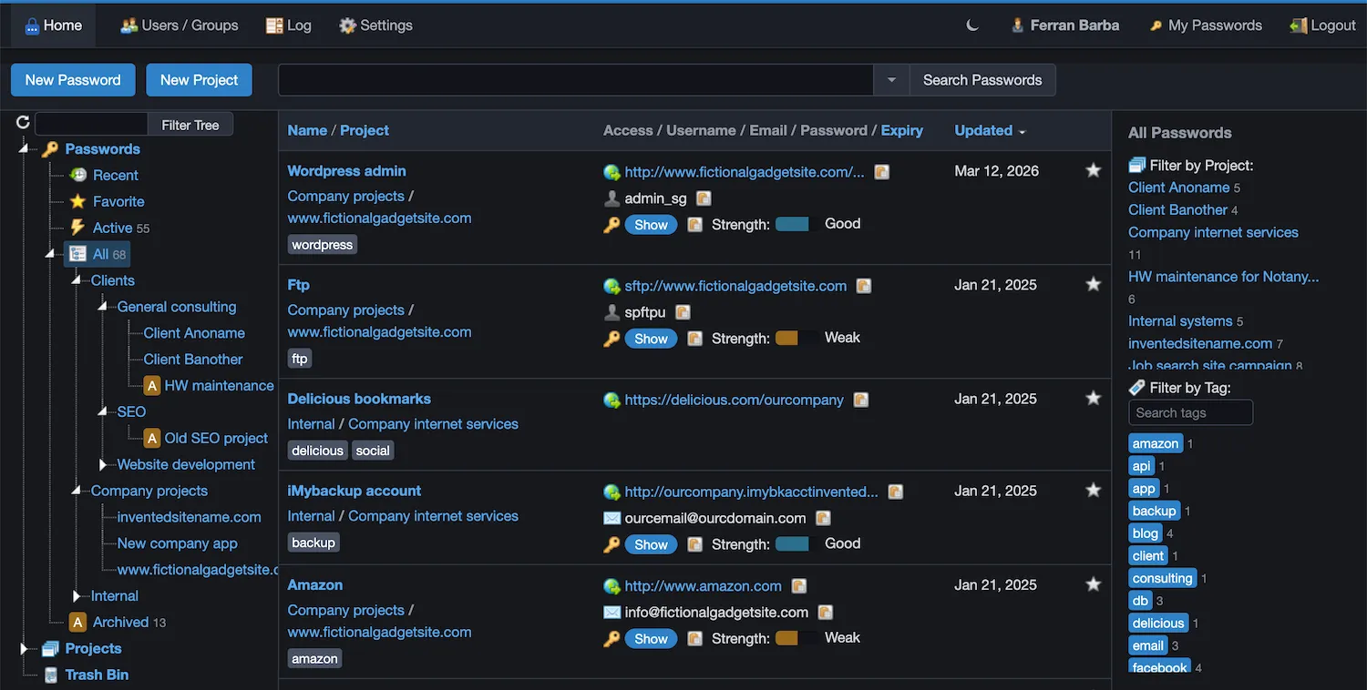 Team Password Managerのダークモードのインターフェース